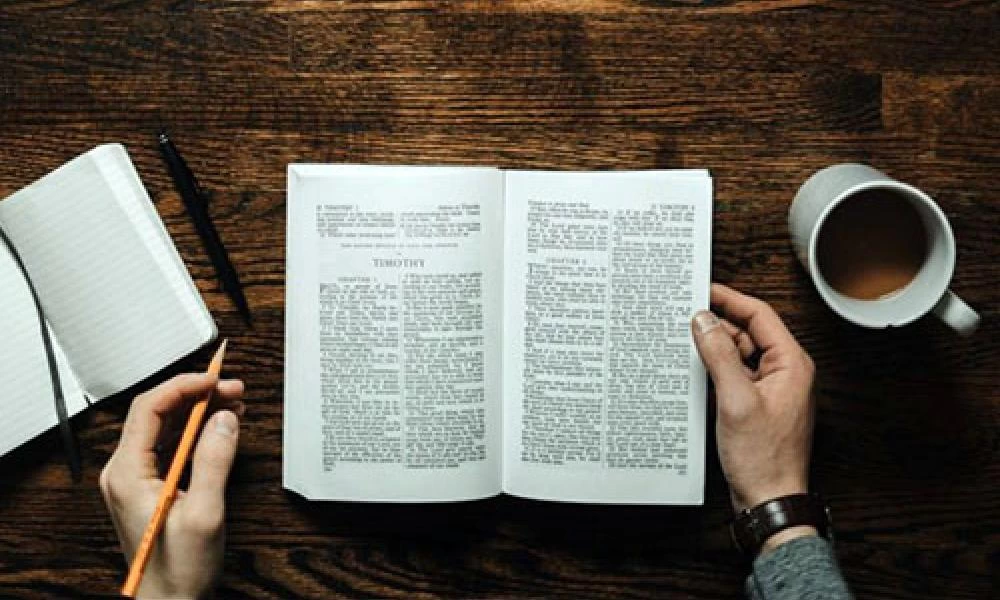 Δημοσκόπηση: Η ανάγνωση της Βίβλου βοηθά τους Βρετανούς κατά τη διάρκεια πανδημίας